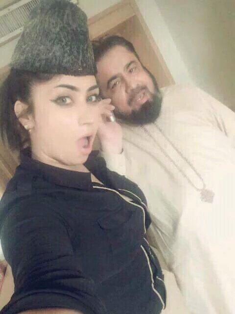 Qandeel Baloch Photos with Maulvi Scandal
